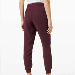 Lululemon On the Fly Jogger *Woven Cassis W5BZDS